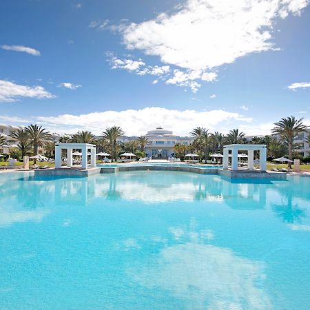 Radisson Blu Palace Resort & Thalasso, Djerba Mezraia Dış mekan fotoğraf The swimming pool at the hotel