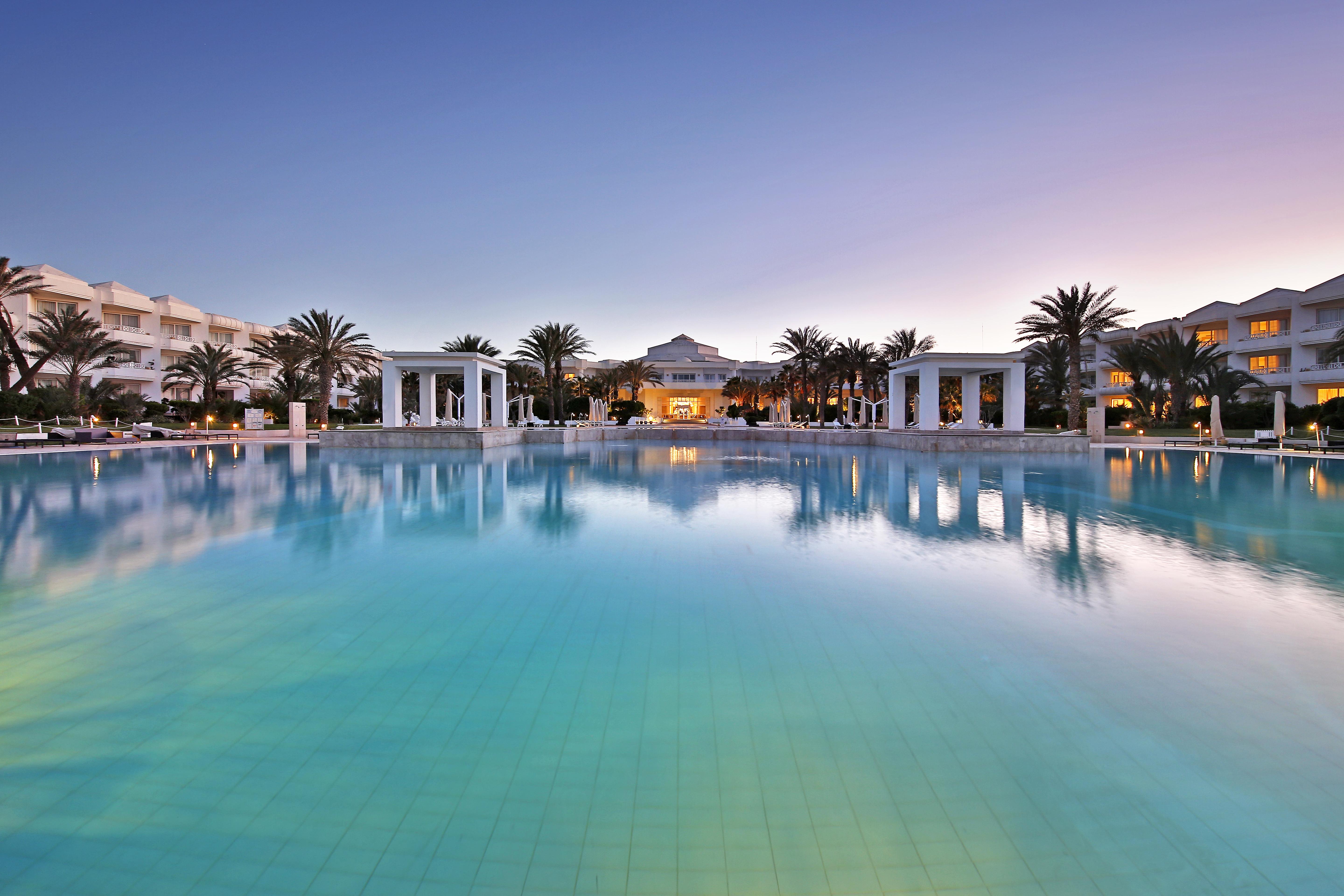 Radisson Blu Palace Resort & Thalasso, Djerba Mezraia Dış mekan fotoğraf The Royal Mirage Hotel