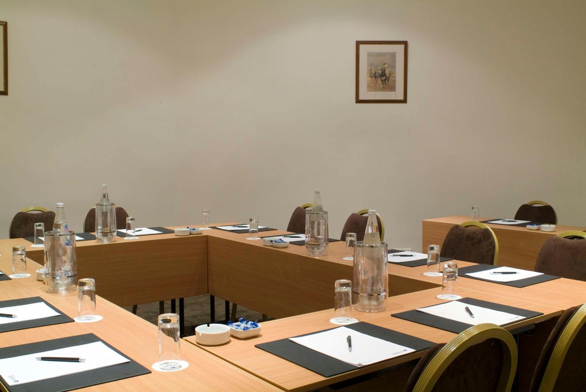 Radisson Blu Palace Resort & Thalasso, Djerba Mezraia Dış mekan fotoğraf A meeting room at the hotel