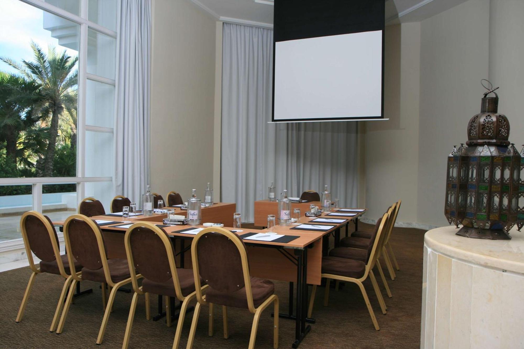 Radisson Blu Palace Resort & Thalasso, Djerba Mezraia Dış mekan fotoğraf A meeting room at the hotel